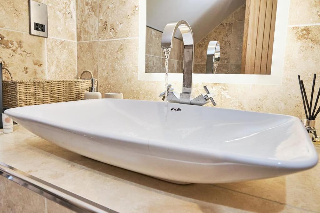 The Chase, Luxury Hot Tub Retreat, Pets Welcomed Dipton 외부 사진